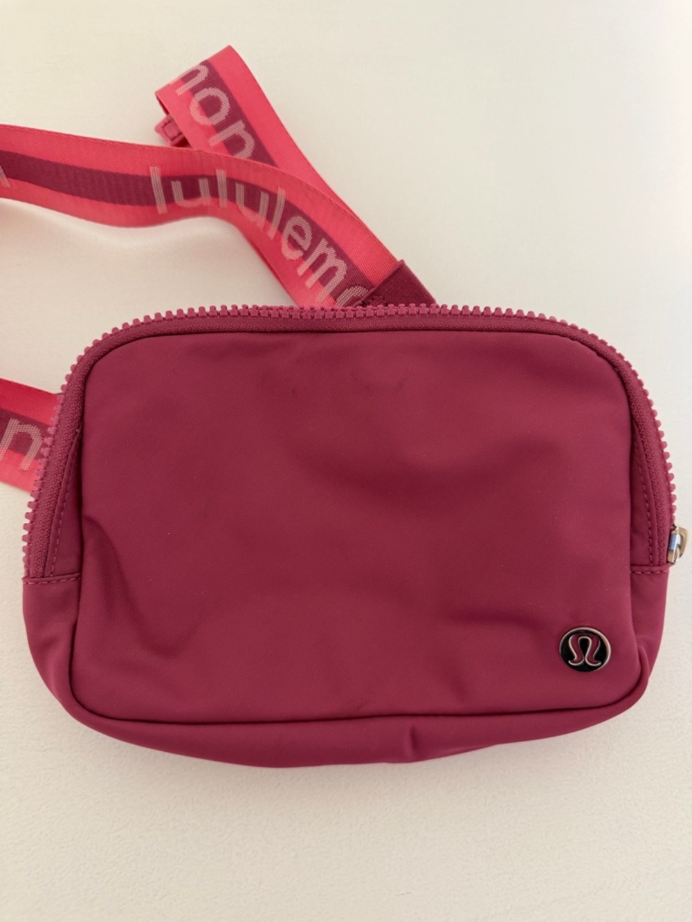 LuLuLemon Color Washed Mauve Sakura Pink White Everywhere Belt Bag 1L EUC - Picture 2 of 9